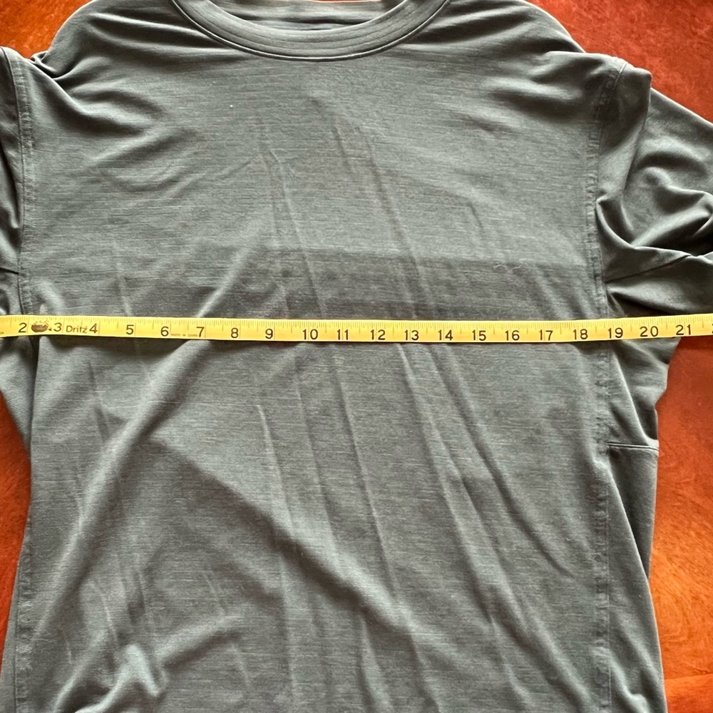 Lululemon 🍋 Men’s Easyset Training Short sleeve shirt size M/L (per size guide) - Picture 5 of 8